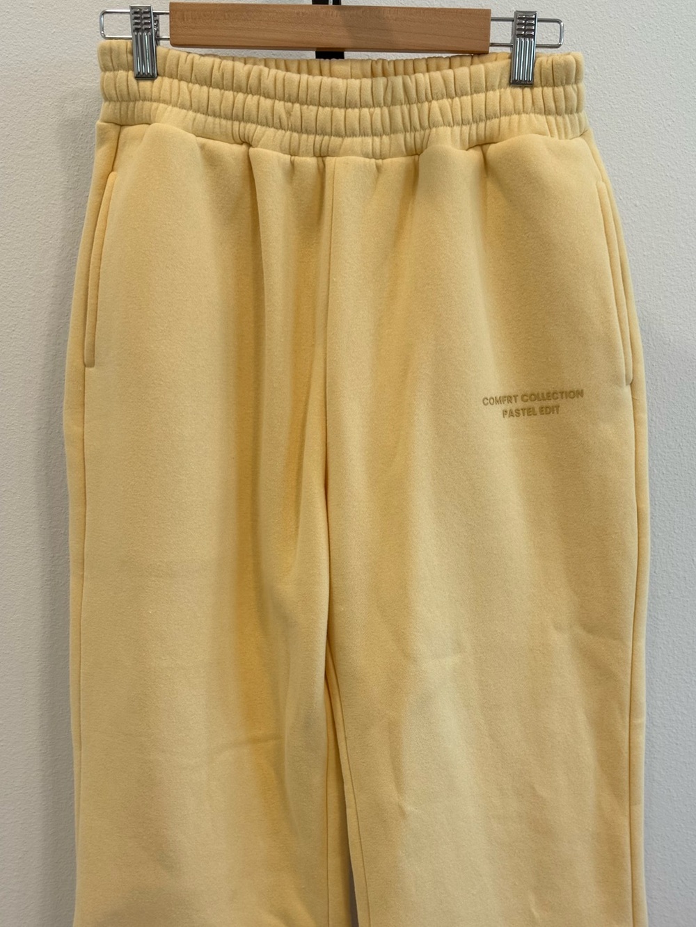 Comfrt Women's Pastel Collection Yellow Fleece Straight Lag Sweatpants Med Comfy - Picture 2 of 7